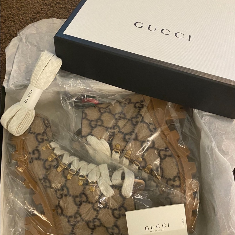Gucci boots like new worn three times Size 9